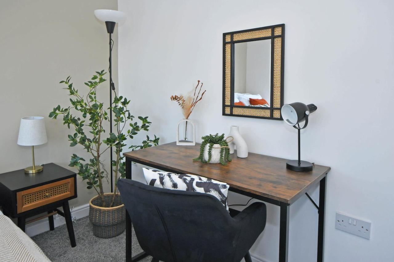 Lily House By Yourstays - Cosy 3 Bedroom House In Крю Екстериор снимка