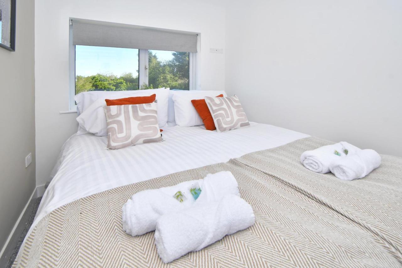 Lily House By Yourstays - Cosy 3 Bedroom House In Крю Екстериор снимка